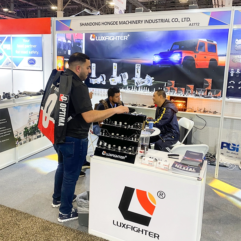 LUXFIGHTER LED-forlygter på Automotive Aftermarket Products Expo